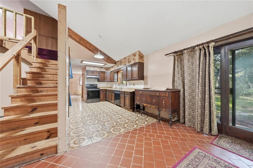 For Sale: $279,900 (4 beds, 2 baths, 1605 Square Feet)