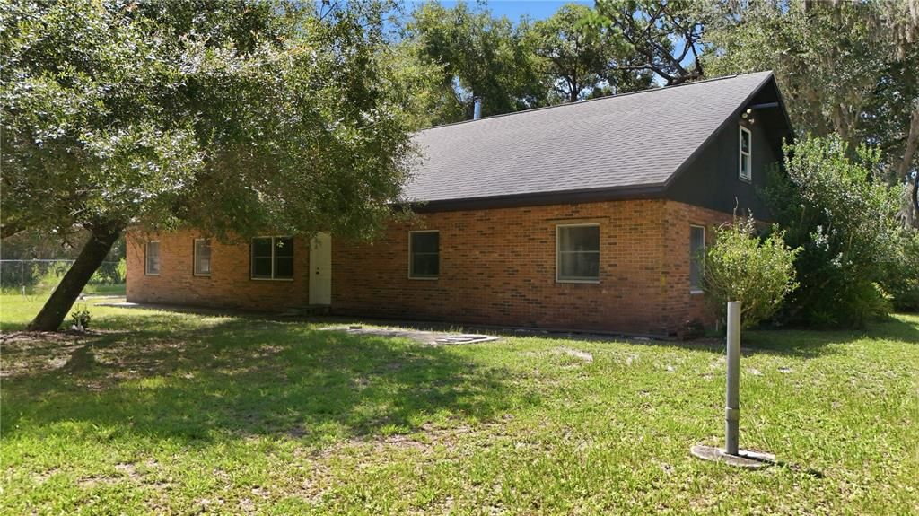 For Sale: $279,900 (4 beds, 2 baths, 1605 Square Feet)