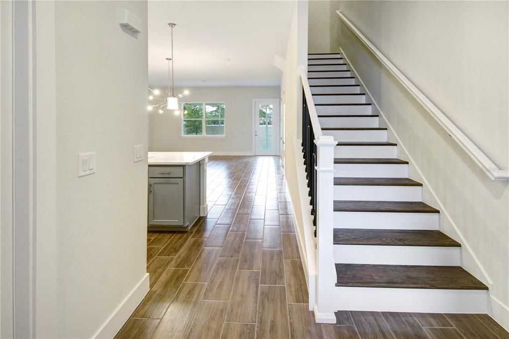 For Rent: $2,900 (3 beds, 2 baths, 1877 Square Feet)