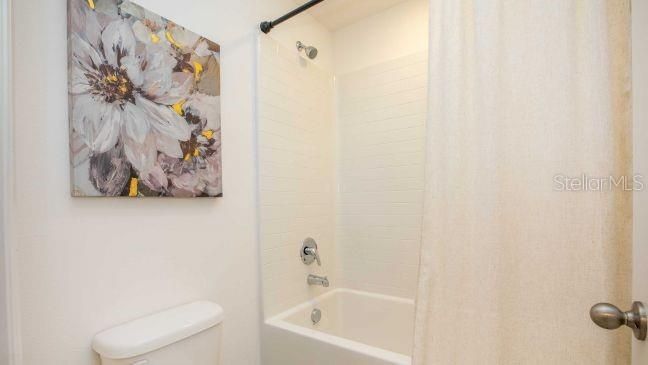 Activo con contrato: $248,900 (3 camas, 2 baños, 1666 Pies cuadrados)