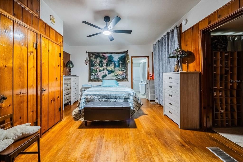 На продажу: $329,900 (3 спален, 2 ванн, 1828 Квадратных фут)