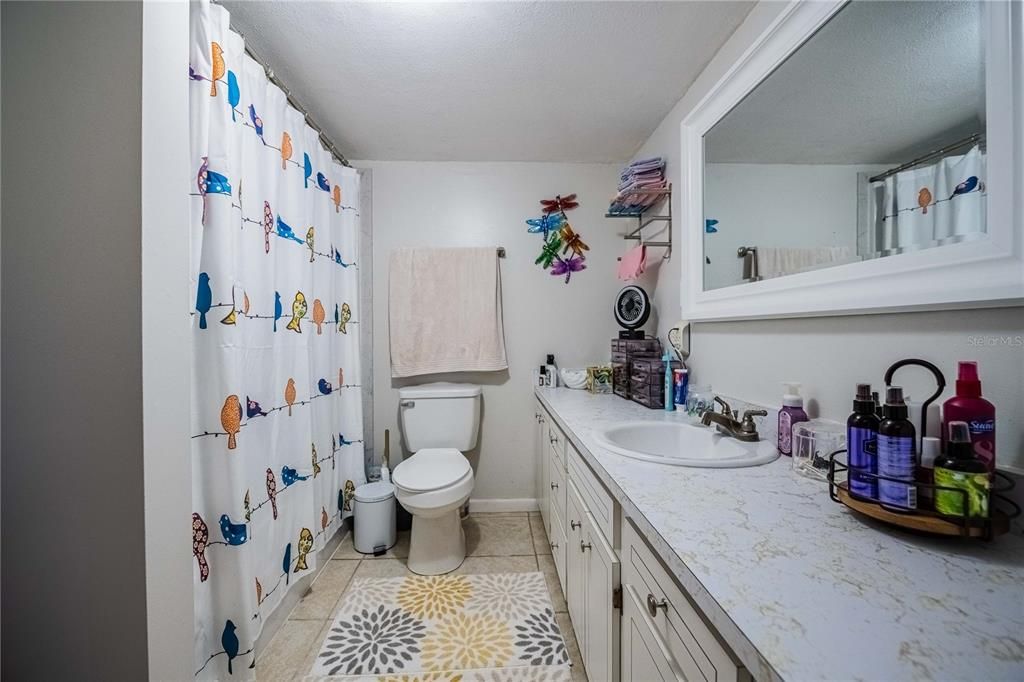 На продажу: $329,900 (3 спален, 2 ванн, 1828 Квадратных фут)