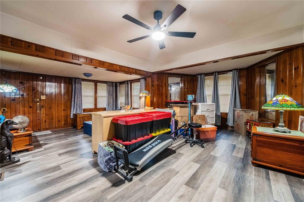 На продажу: $329,900 (3 спален, 2 ванн, 1828 Квадратных фут)