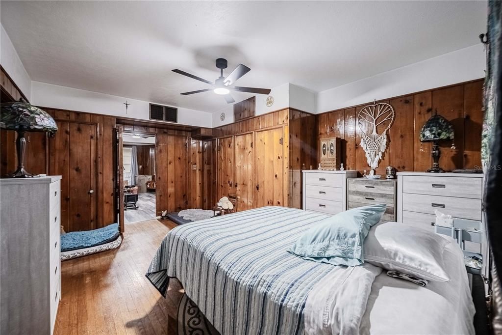 На продажу: $329,900 (3 спален, 2 ванн, 1828 Квадратных фут)