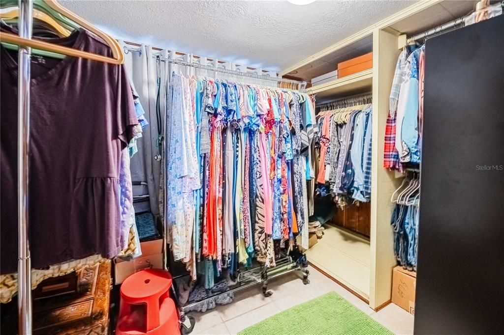 На продажу: $329,900 (3 спален, 2 ванн, 1828 Квадратных фут)