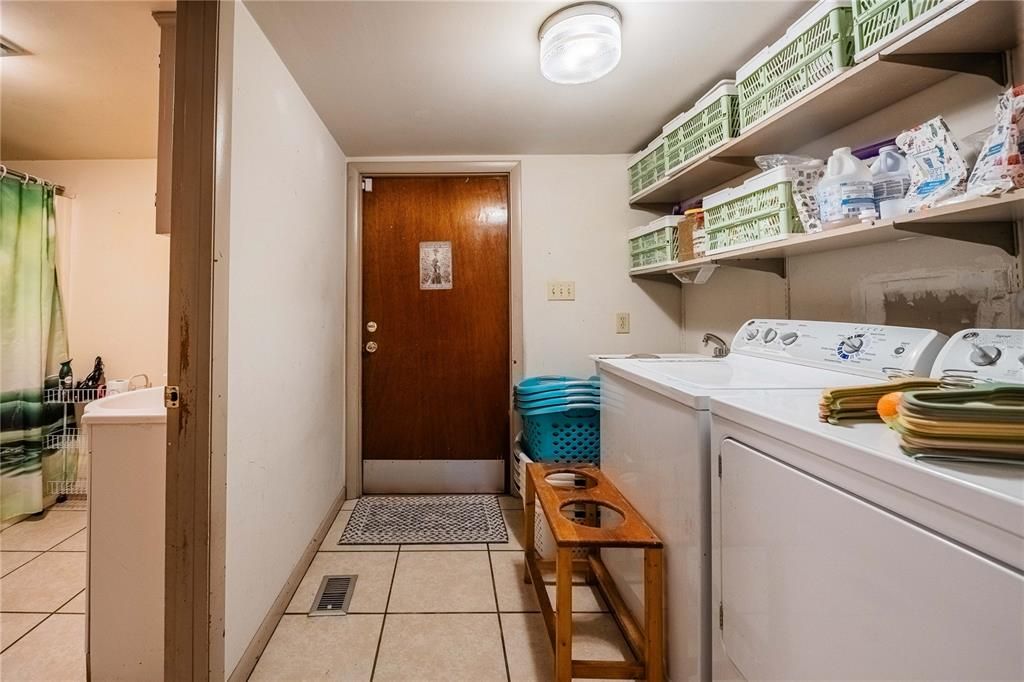 На продажу: $329,900 (3 спален, 2 ванн, 1828 Квадратных фут)
