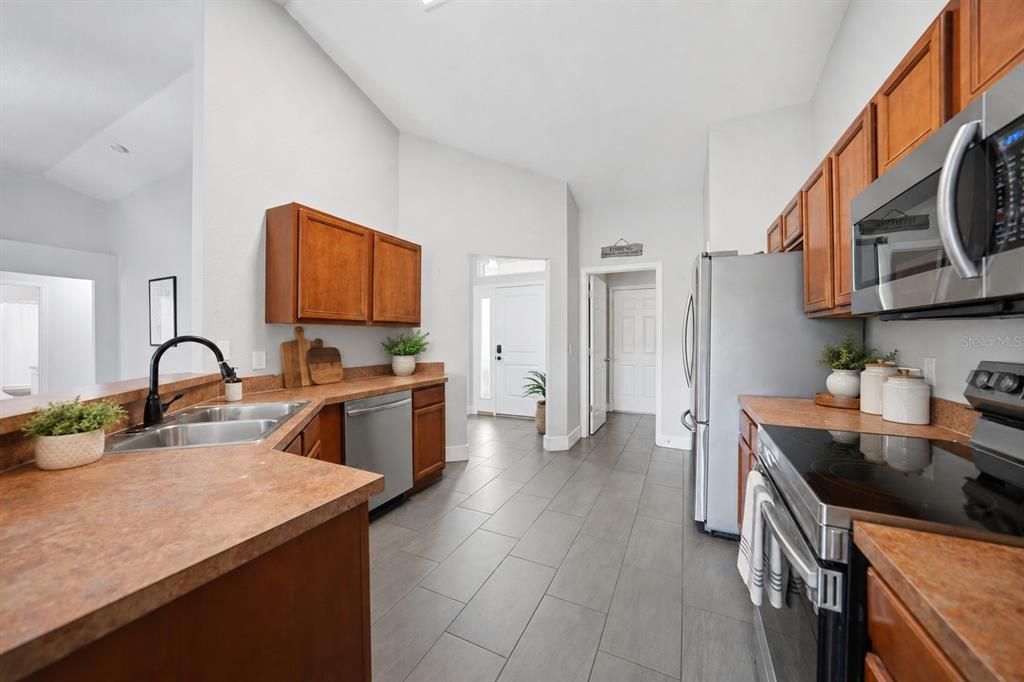 На продажу: $315,000 (4 спален, 2 ванн, 1788 Квадратных фут)
