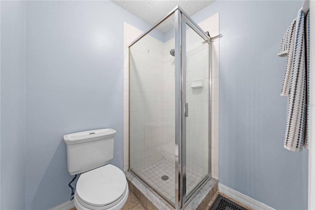 На продажу: $249,000 (2 спален, 2 ванн, 1240 Квадратных фут)