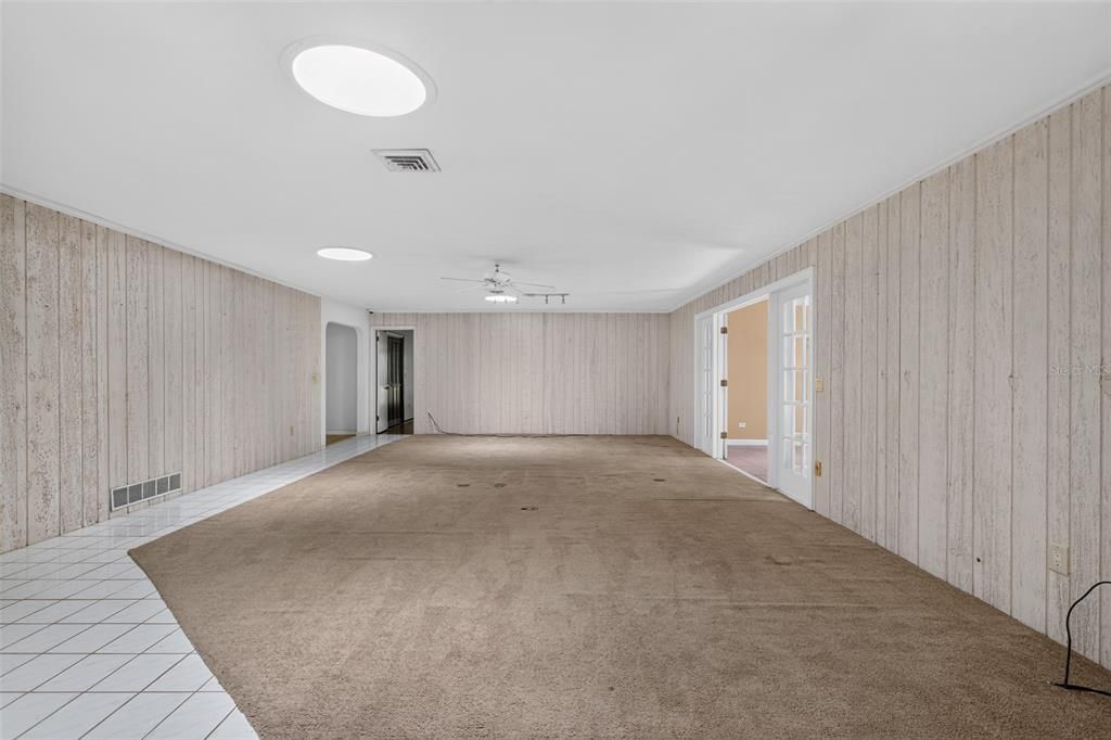 En Venta: $679,900 (3 camas, 2 baños, 4009 Pies cuadrados)
