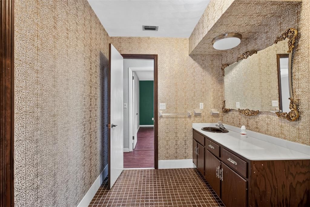 En Venta: $679,900 (3 camas, 2 baños, 4009 Pies cuadrados)