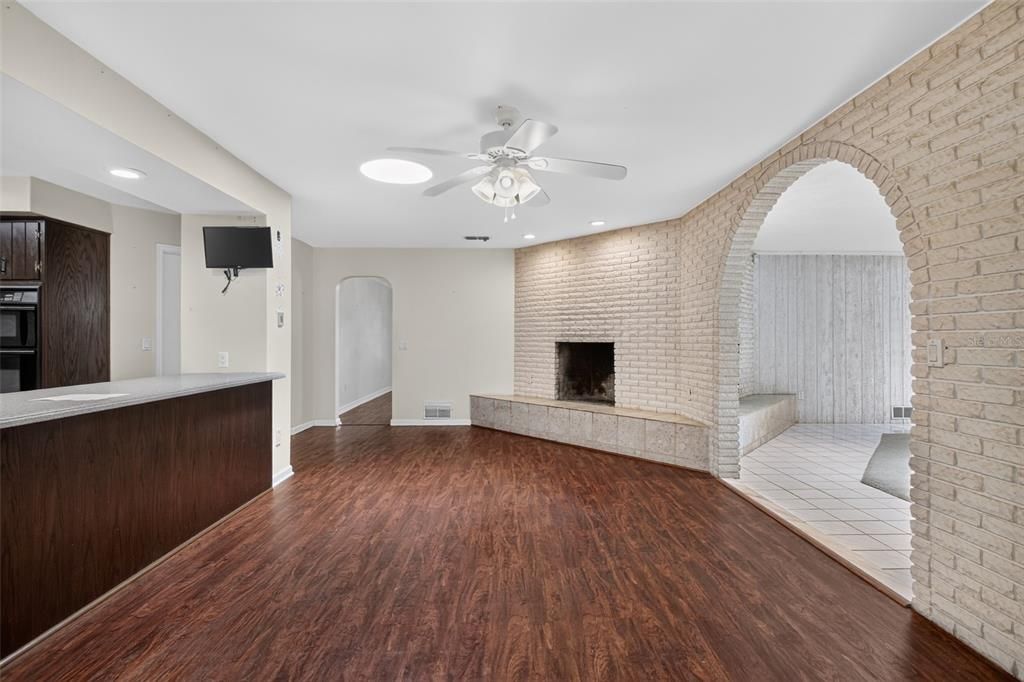 En Venta: $679,900 (3 camas, 2 baños, 4009 Pies cuadrados)