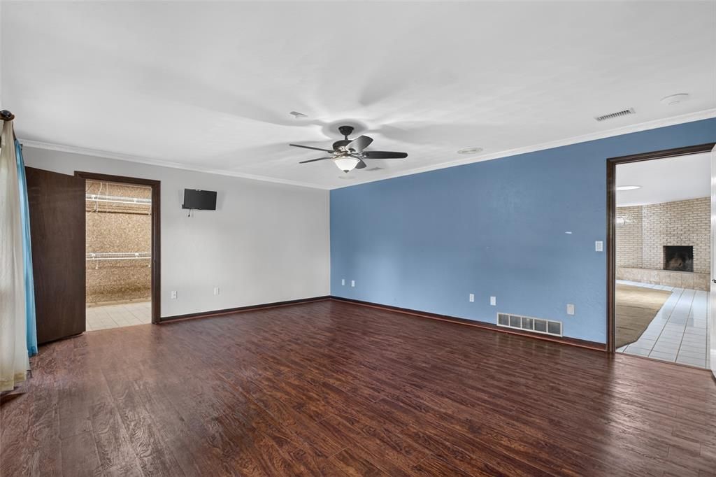 En Venta: $679,900 (3 camas, 2 baños, 4009 Pies cuadrados)