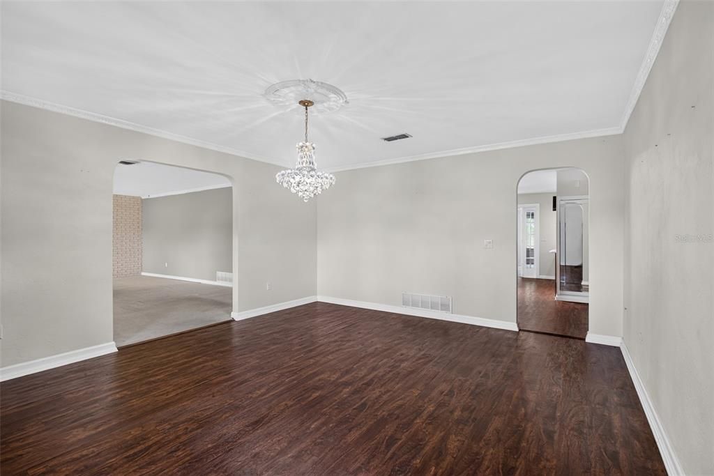 En Venta: $679,900 (3 camas, 2 baños, 4009 Pies cuadrados)
