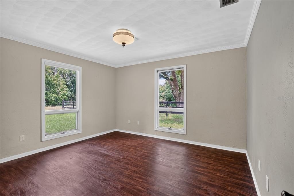 En Venta: $679,900 (3 camas, 2 baños, 4009 Pies cuadrados)