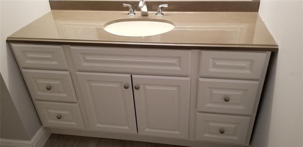 For Rent: $1,375 (2 beds, 2 baths, 1038 Square Feet)