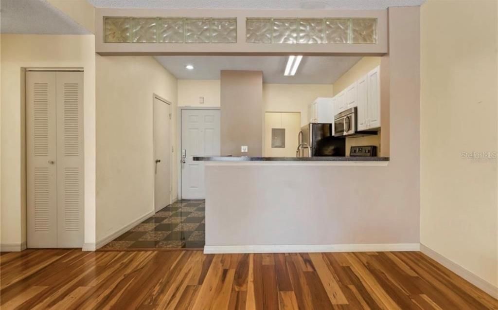 For Rent: $1,525 (2 beds, 2 baths, 990 Square Feet)