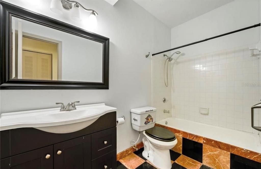 For Rent: $1,525 (2 beds, 2 baths, 990 Square Feet)