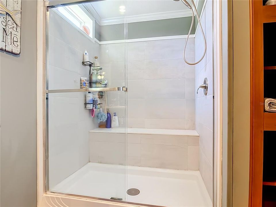 En Venta: $675,000 (4 camas, 3 baños, 2340 Pies cuadrados)