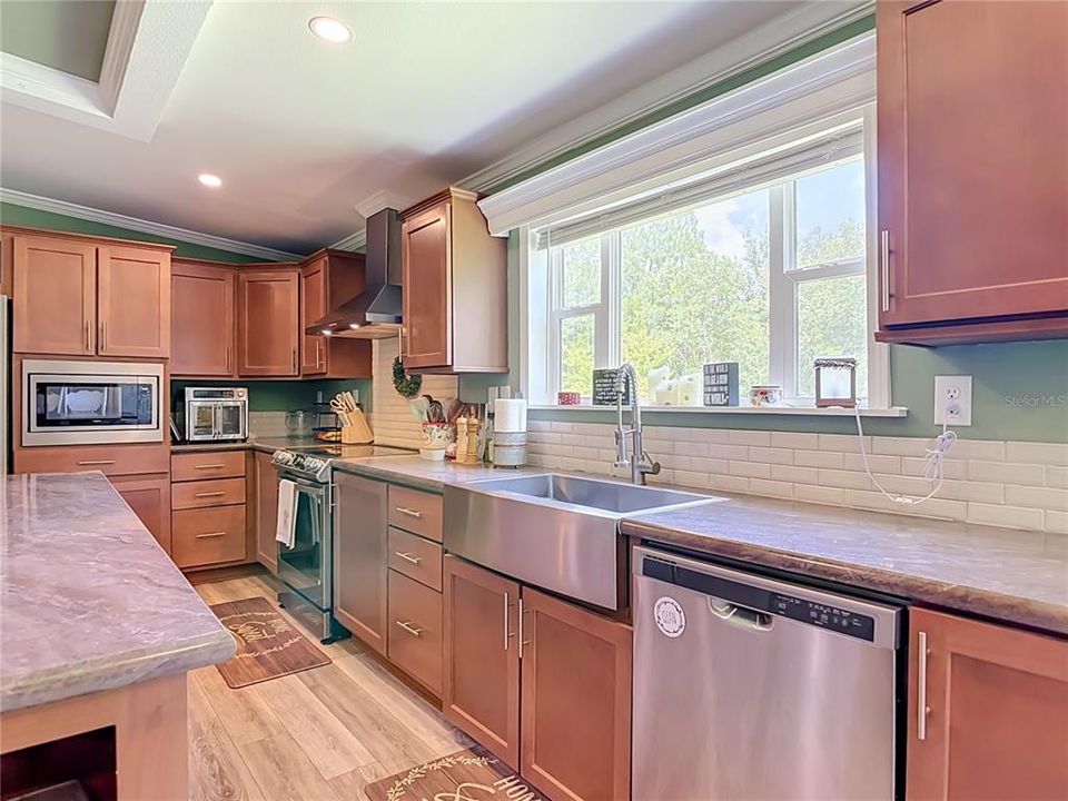 En Venta: $675,000 (4 camas, 3 baños, 2340 Pies cuadrados)