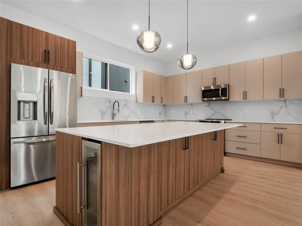 En Venta: $739,999 (3 camas, 3 baños, 2280 Pies cuadrados)