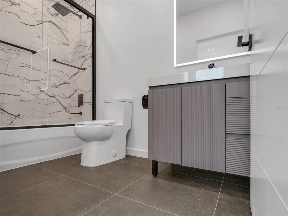 En Venta: $739,999 (3 camas, 3 baños, 2280 Pies cuadrados)