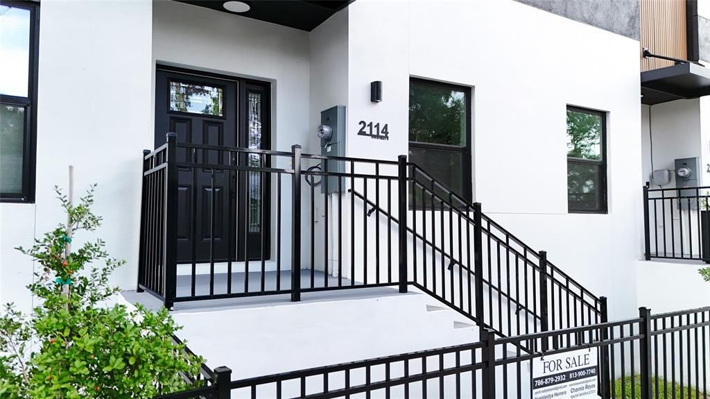 En Venta: $739,999 (3 camas, 3 baños, 2280 Pies cuadrados)