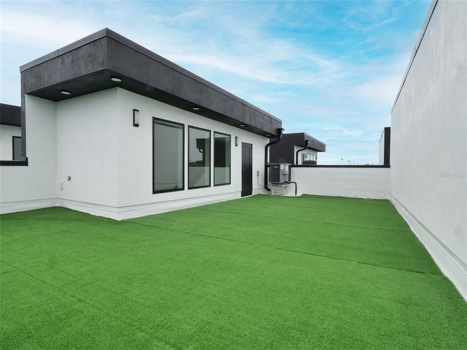 En Venta: $739,999 (3 camas, 3 baños, 2280 Pies cuadrados)