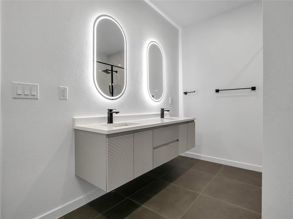 En Venta: $739,999 (3 camas, 3 baños, 2280 Pies cuadrados)