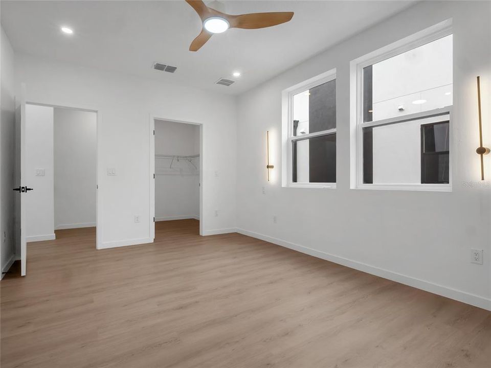 En Venta: $739,999 (3 camas, 3 baños, 2280 Pies cuadrados)