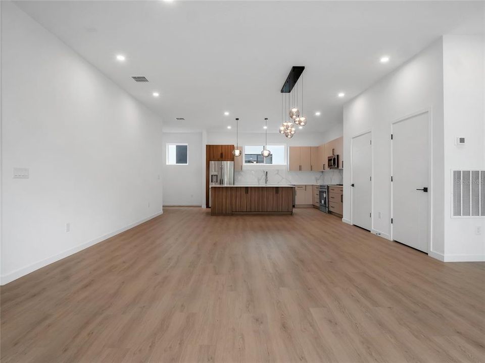 En Venta: $739,999 (3 camas, 3 baños, 2280 Pies cuadrados)