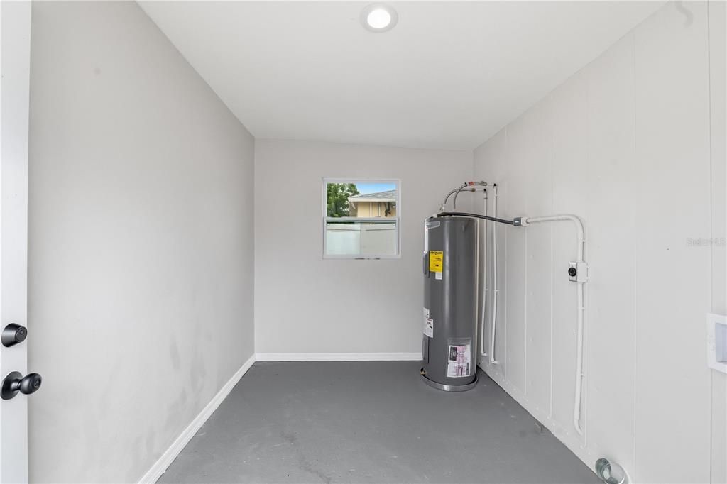 For Sale: $383,000 (3 beds, 2 baths, 1140 Square Feet)
