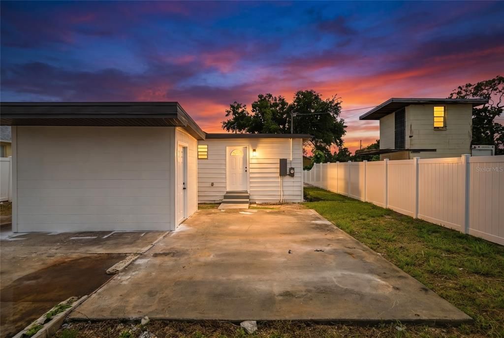 For Sale: $383,000 (3 beds, 2 baths, 1140 Square Feet)