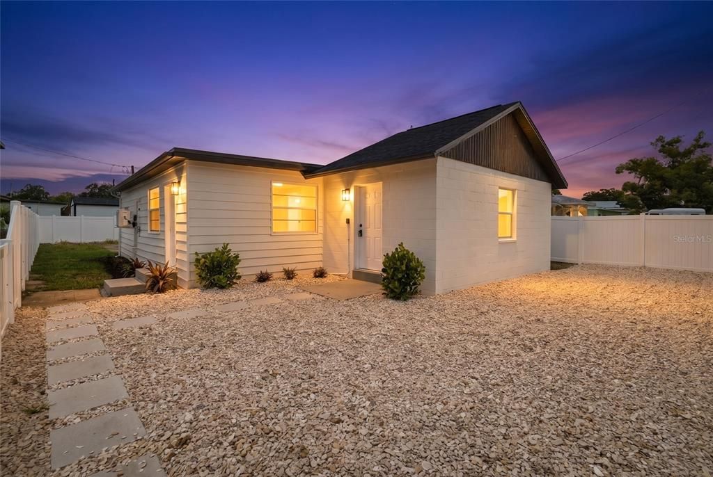 For Sale: $383,000 (3 beds, 2 baths, 1140 Square Feet)