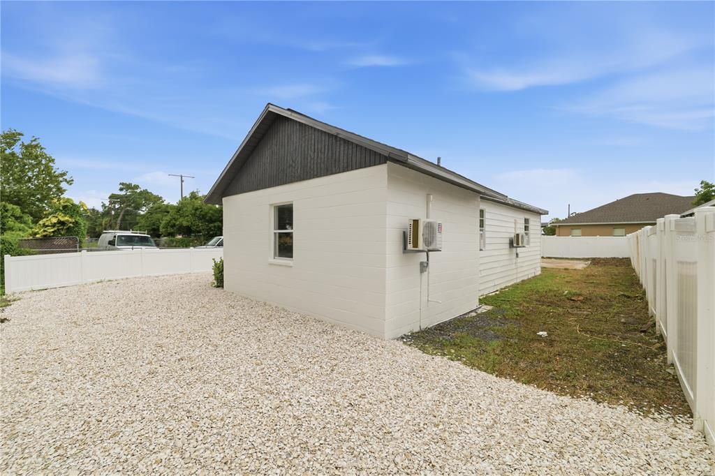 For Sale: $383,000 (3 beds, 2 baths, 1140 Square Feet)