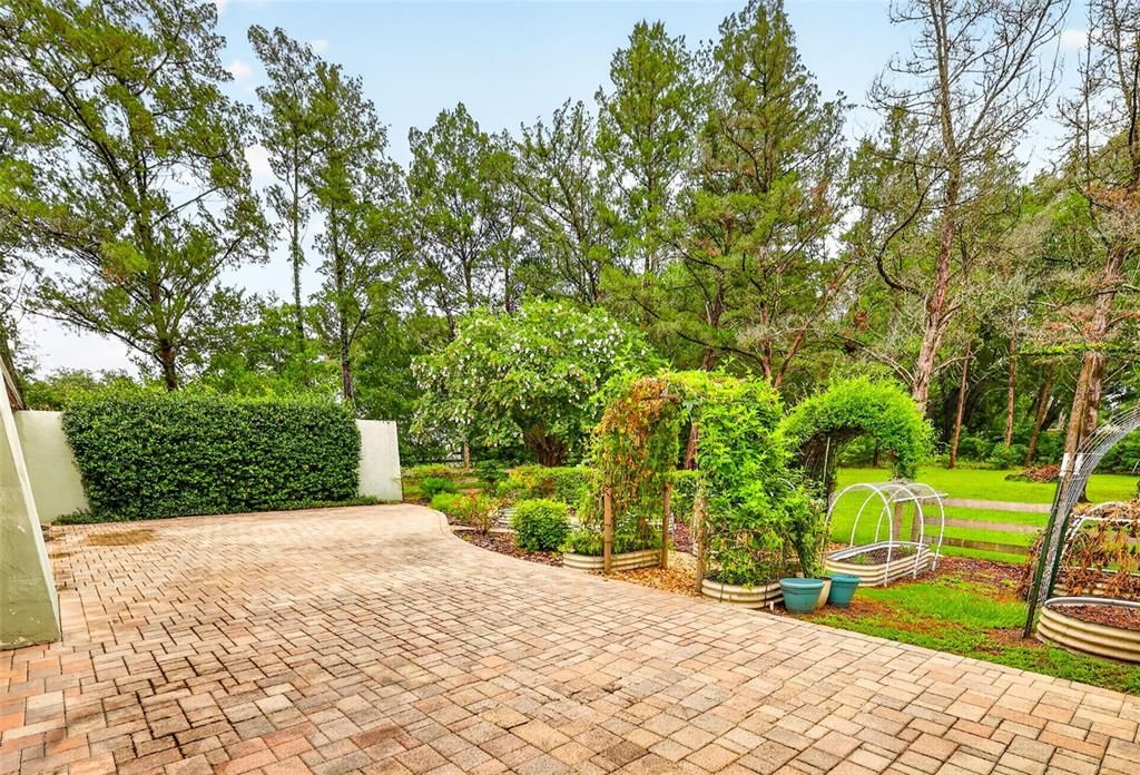 For Sale: $365,000 (3 beds, 2 baths, 2065 Square Feet)