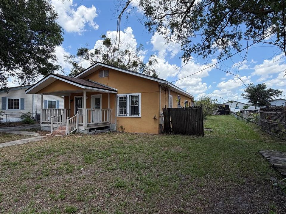 На продажу: $230,000 (3 спален, 2 ванн, 1332 Квадратных фут)