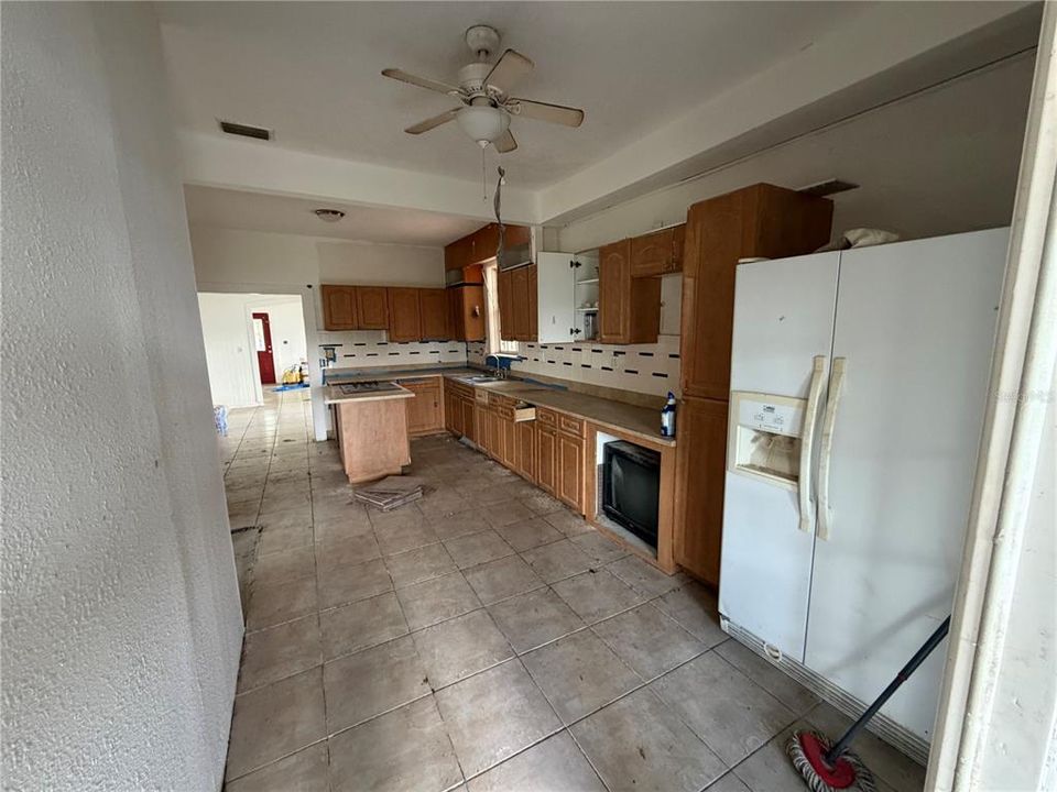 На продажу: $230,000 (3 спален, 2 ванн, 1332 Квадратных фут)
