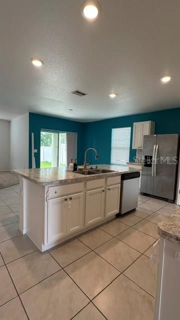 For Rent: $2,200 (4 beds, 2 baths, 1602 Square Feet)