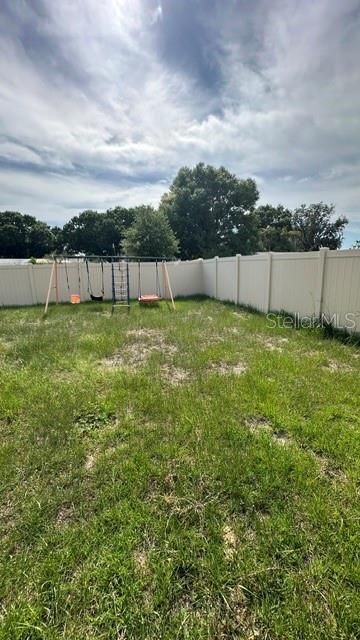 For Rent: $2,200 (4 beds, 2 baths, 1602 Square Feet)