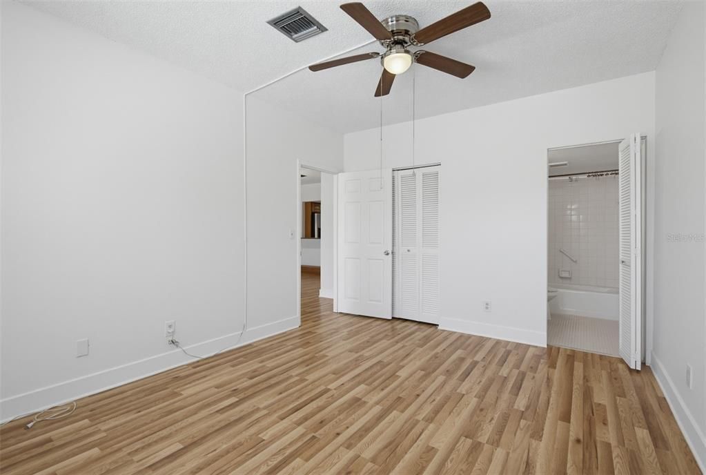 En Venta: $279,000 (2 camas, 2 baños, 1026 Pies cuadrados)