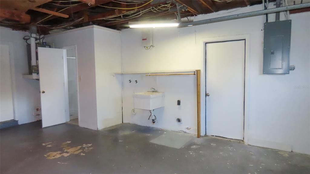 For Sale: $399,900 (3 beds, 1 baths, 1246 Square Feet)