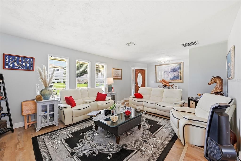 На продажу: $629,000 (4 спален, 2 ванн, 1851 Квадратных фут)