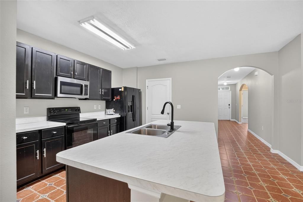 For Sale: $325,000 (3 beds, 2 baths, 1676 Square Feet)
