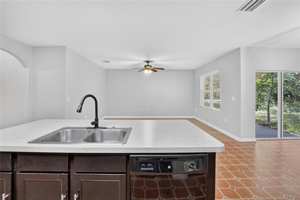 For Sale: $325,000 (3 beds, 2 baths, 1676 Square Feet)
