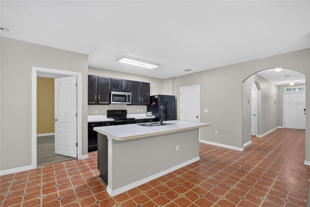 For Sale: $325,000 (3 beds, 2 baths, 1676 Square Feet)