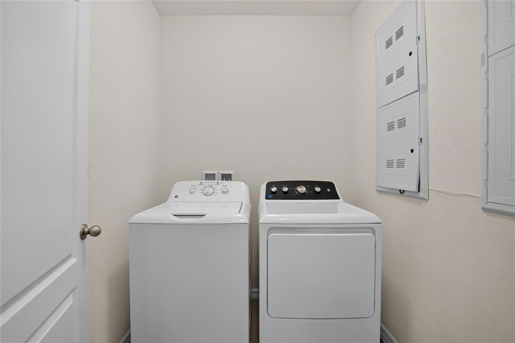 For Sale: $325,000 (3 beds, 2 baths, 1676 Square Feet)