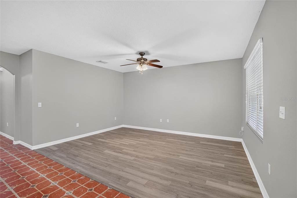For Sale: $325,000 (3 beds, 2 baths, 1676 Square Feet)