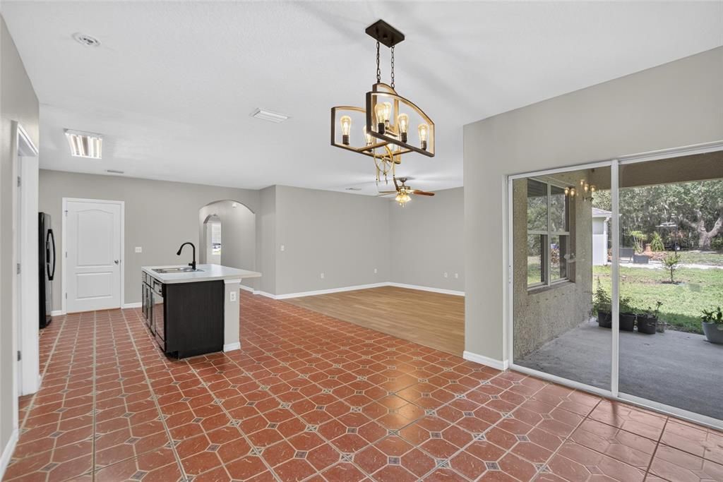 For Sale: $325,000 (3 beds, 2 baths, 1676 Square Feet)
