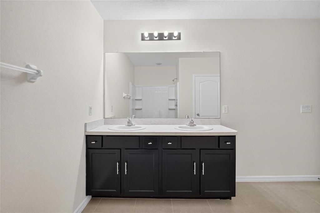 For Sale: $325,000 (3 beds, 2 baths, 1676 Square Feet)