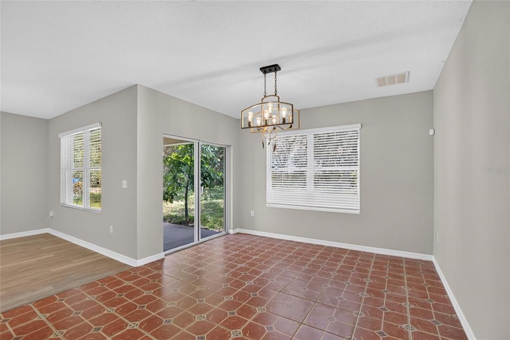 For Sale: $325,000 (3 beds, 2 baths, 1676 Square Feet)